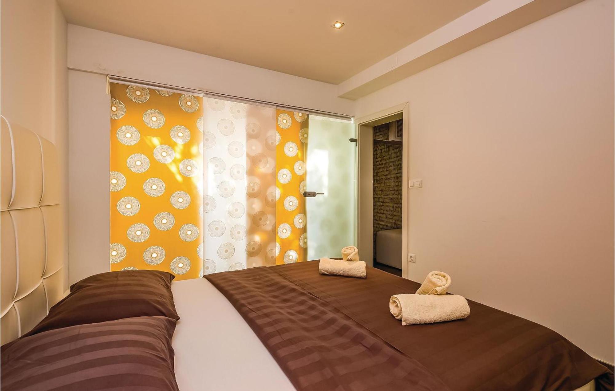 2 Bedroom Lovely Apartment In 茨里克韦尼察 外观 照片