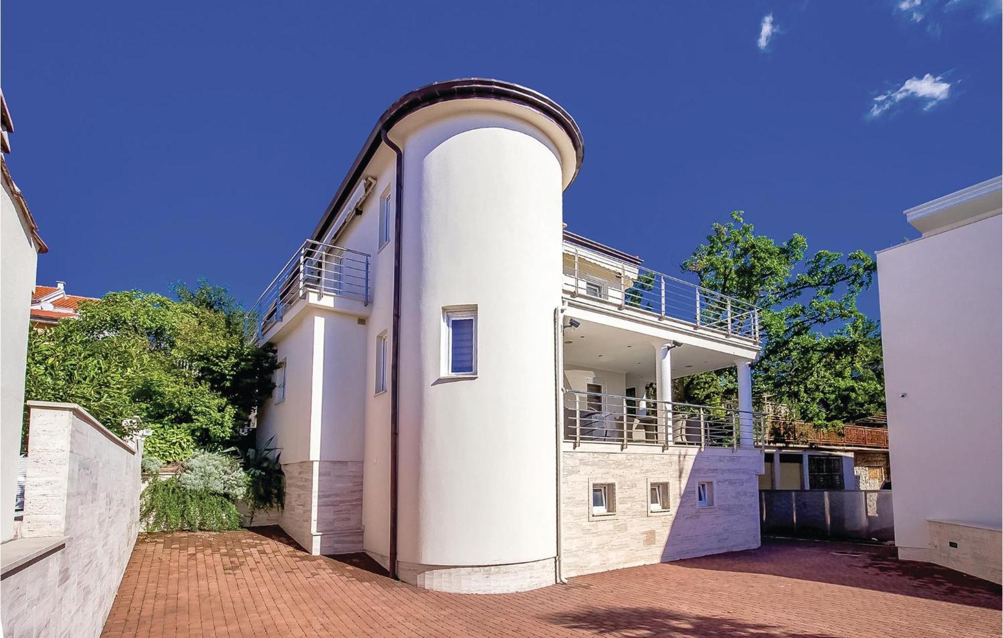 2 Bedroom Lovely Apartment In 茨里克韦尼察 外观 照片
