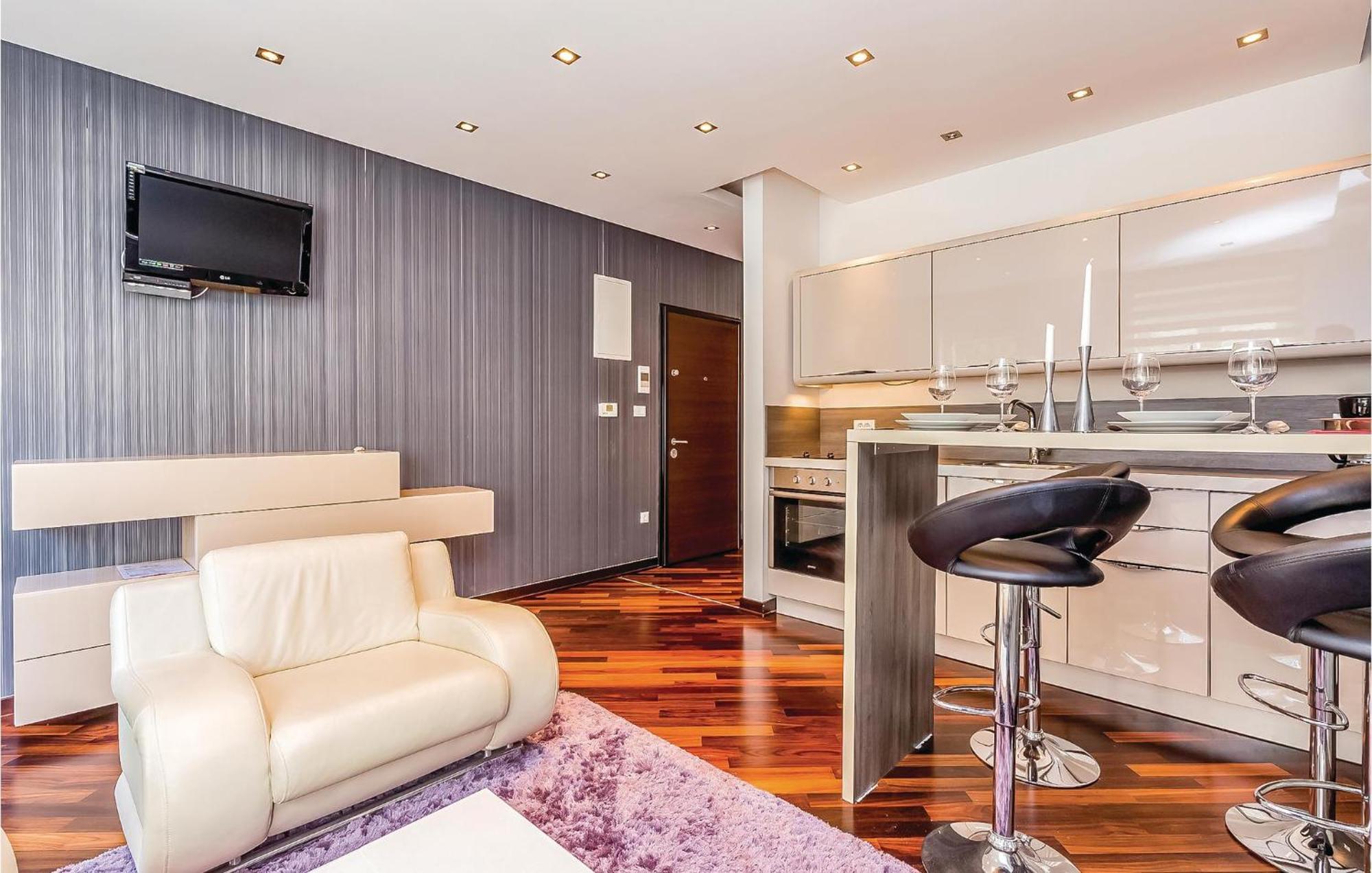 2 Bedroom Lovely Apartment In 茨里克韦尼察 外观 照片