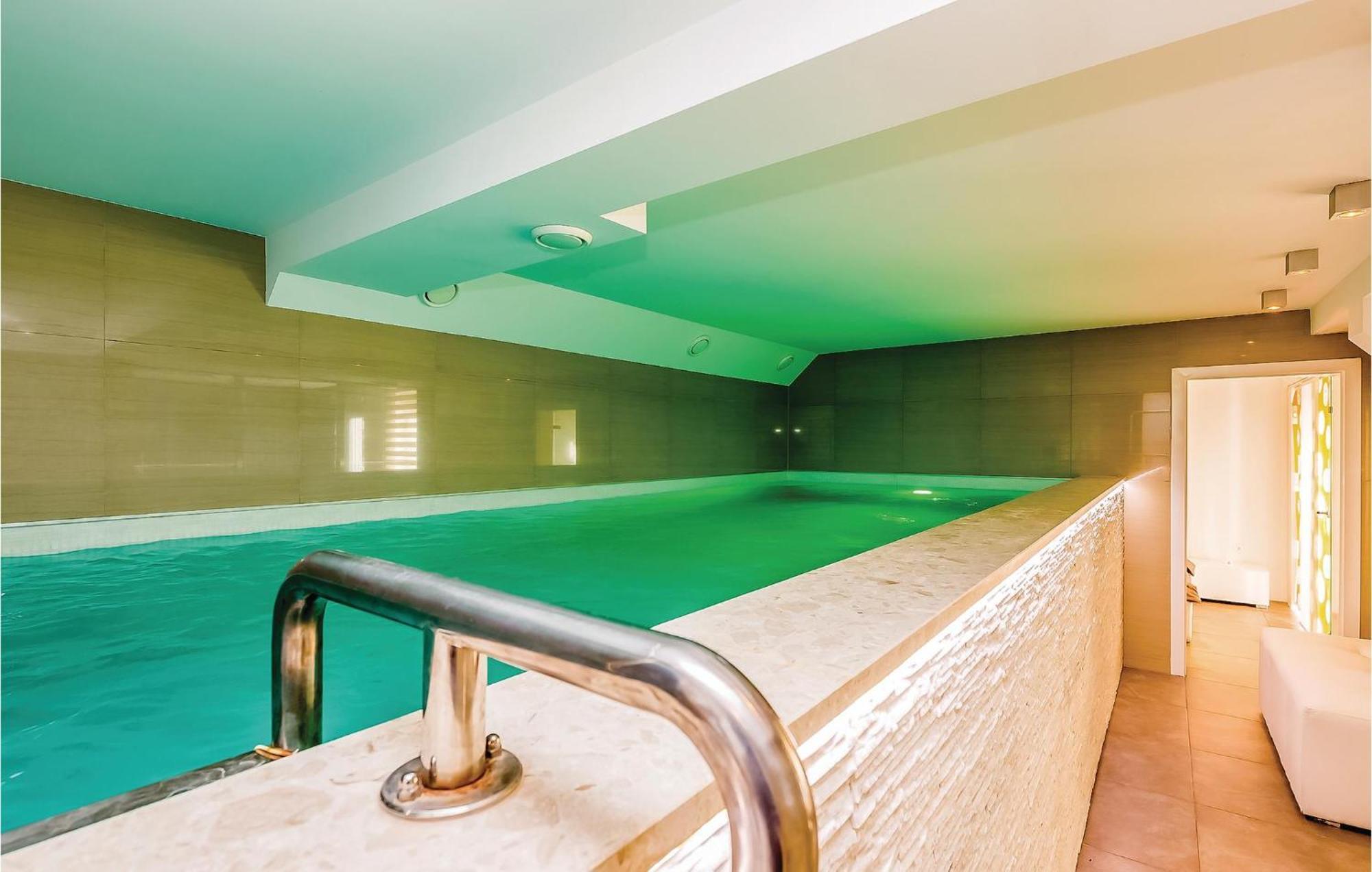 2 Bedroom Lovely Apartment In 茨里克韦尼察 外观 照片