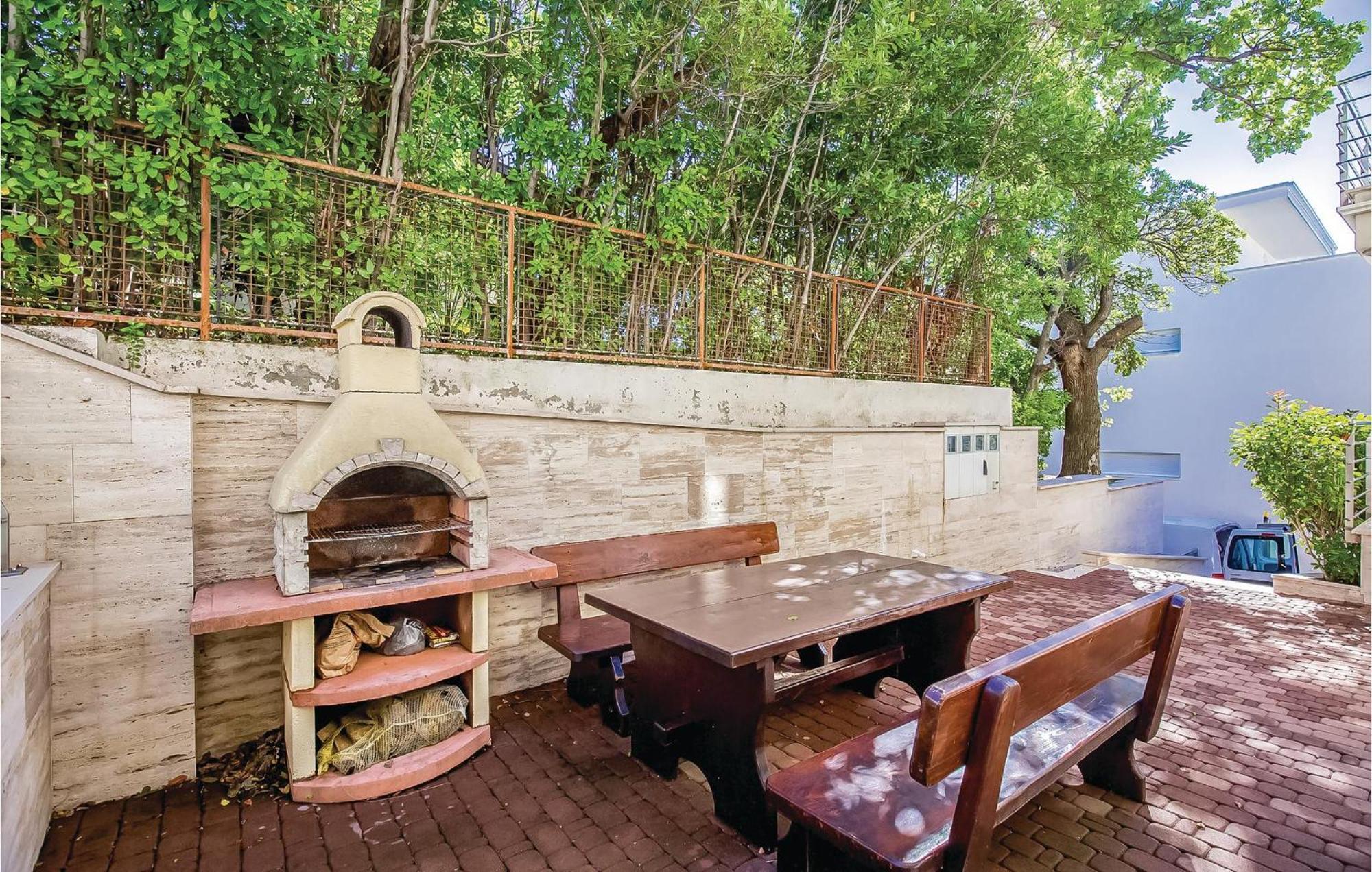 2 Bedroom Lovely Apartment In 茨里克韦尼察 外观 照片