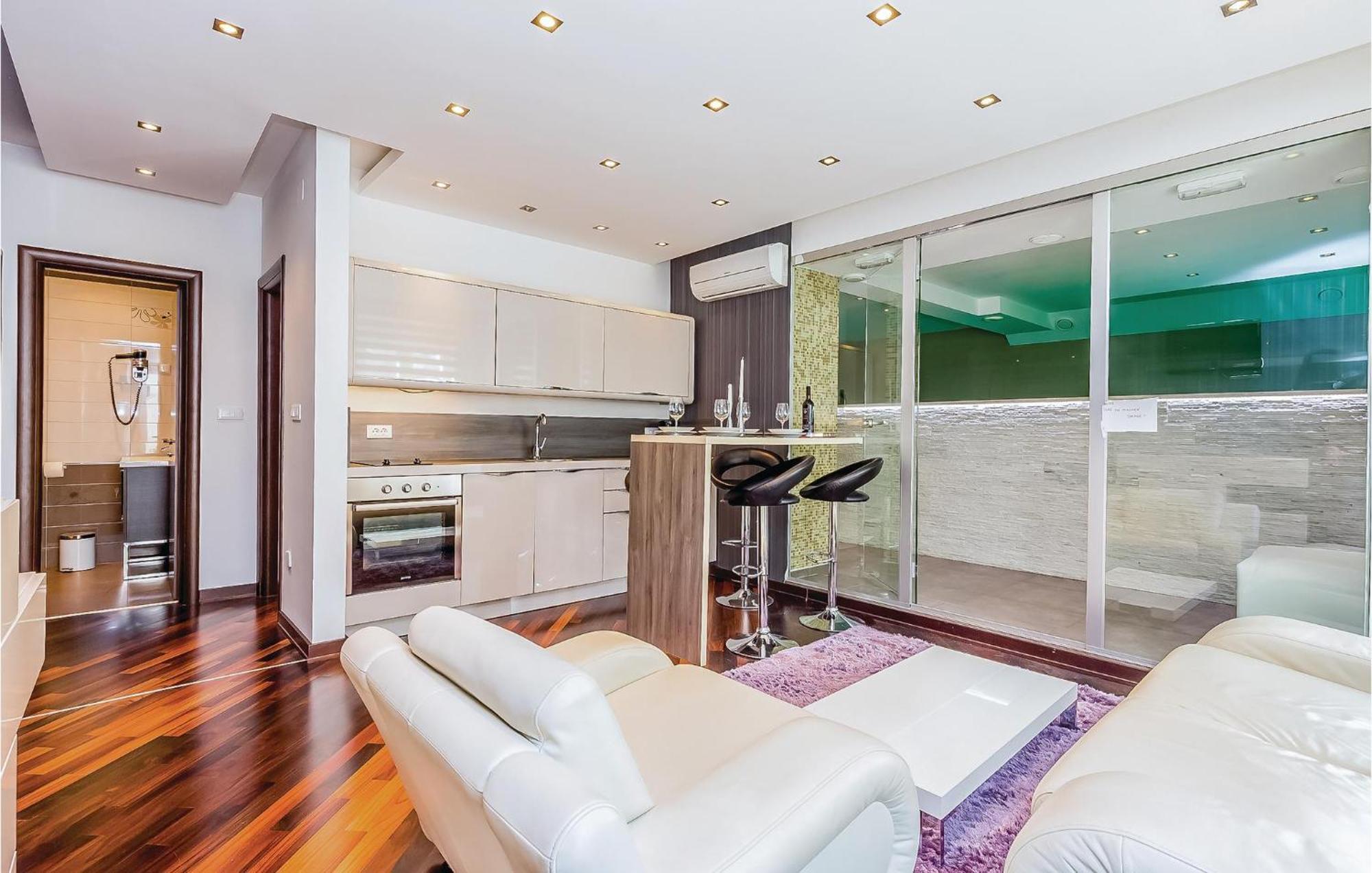 2 Bedroom Lovely Apartment In 茨里克韦尼察 外观 照片